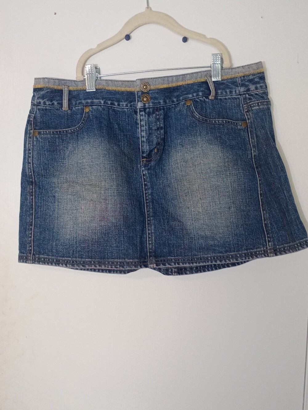 Y2K DKNY Jeans Denim Mini Skirt Size 13 Medium Wash Blue Classic 5-pocket